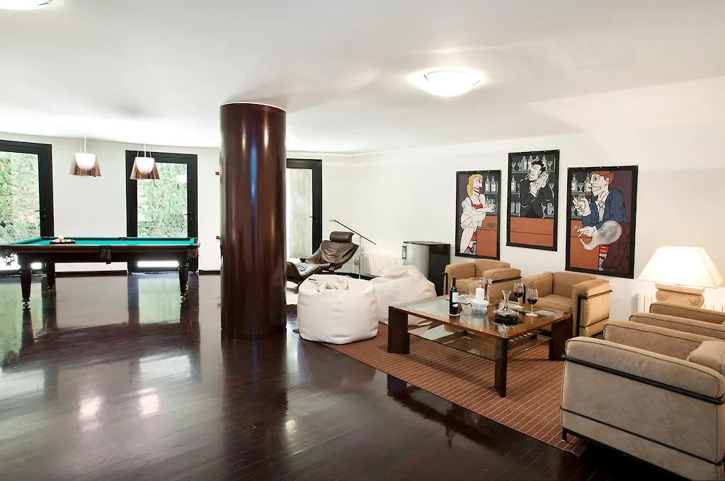 Villa Rock-1